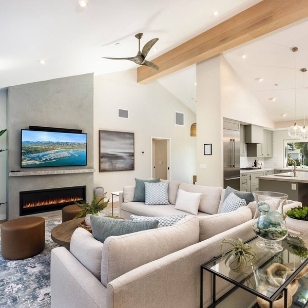 Playa Vida - completely remodeled with A/C, Hot Tub, beach, close to everything!