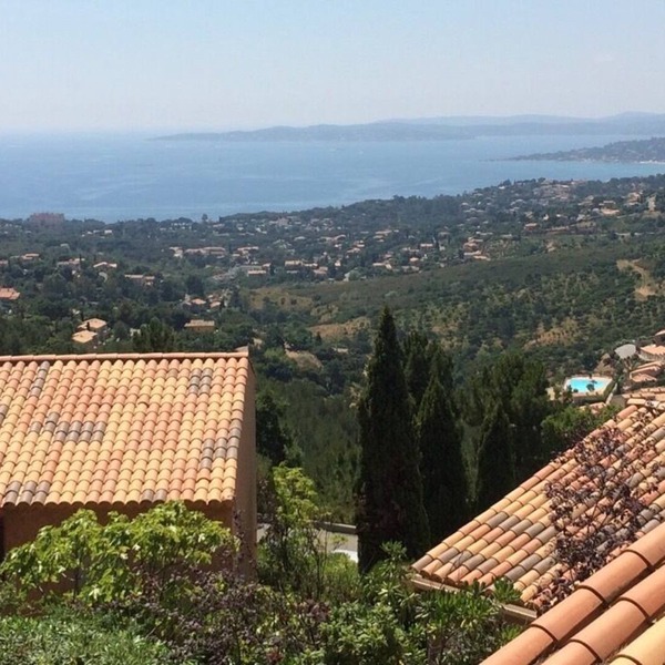 Pleasant F2 cabin, superb sea view, calm and very bright in Les Issambres