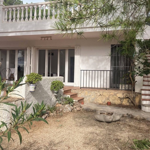 Pleasant villa between sea and mountains in Las planes del Rey