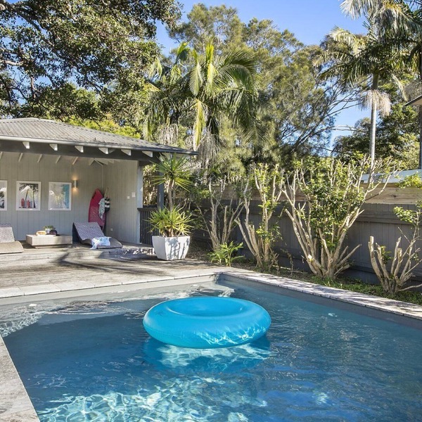 Plunge pool and flat 100m walk to beach