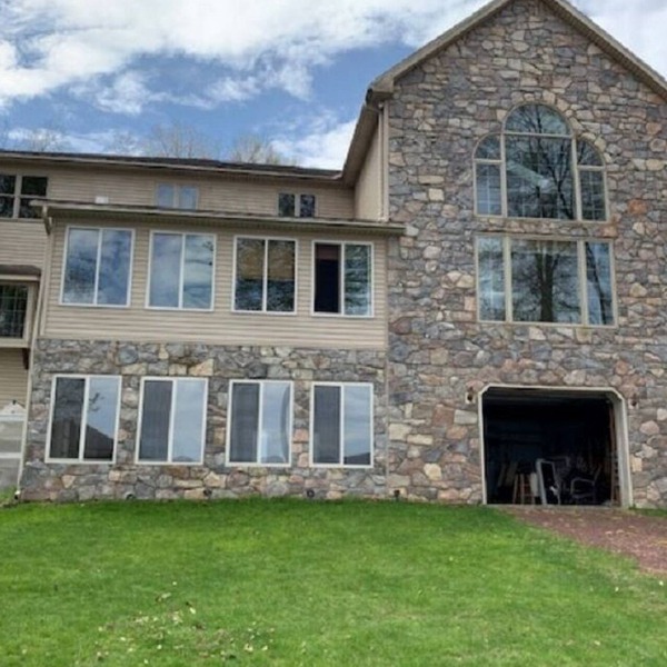 Pocono Area Lakefront Estate, GREAT FOR KIDS, Pontoon boat for rent, game room.