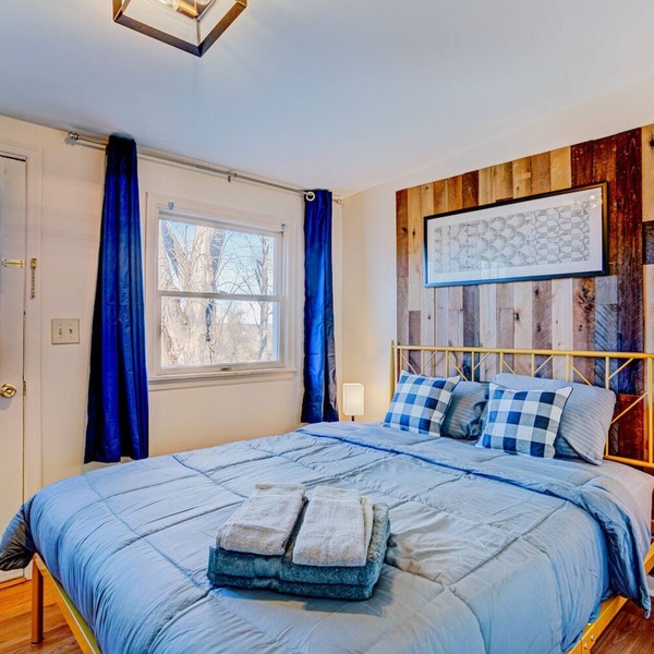 Poconos Mountain View Cottage Near Skiing, Hiking NO CLEANING FEE!