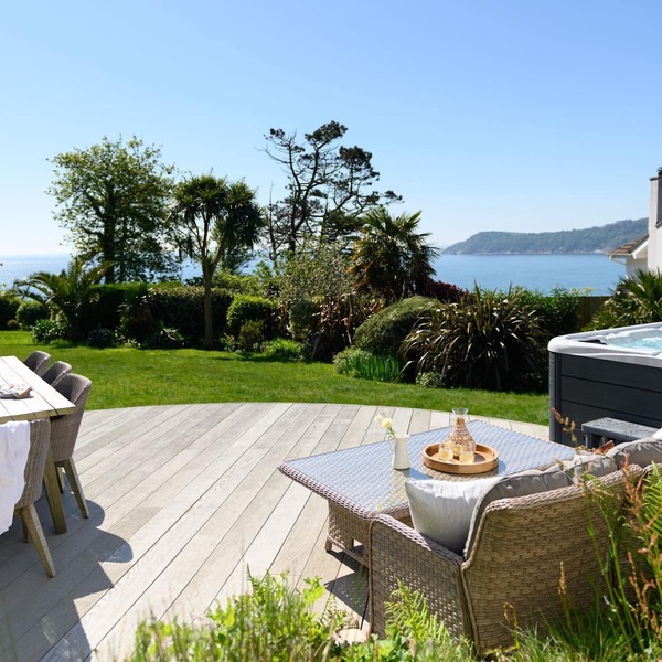 Point House - sleeps 8 guests in 4 bedrooms