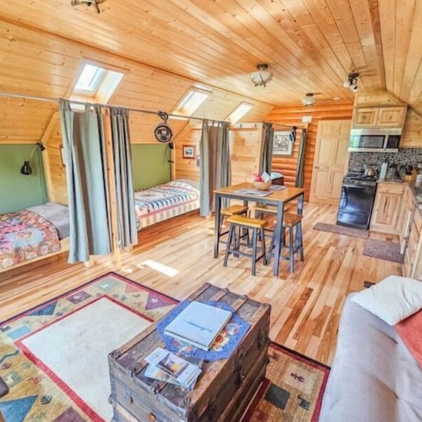 Points Unknown Guest Suite - Unique Lodging Experience with Sled Dogs