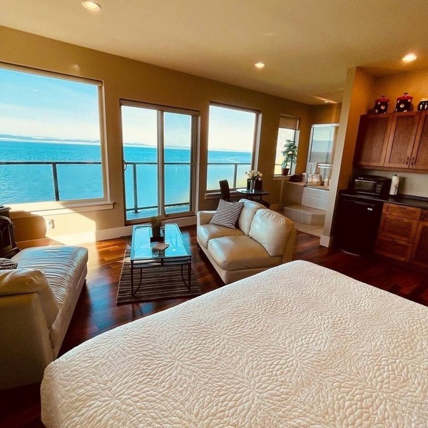Points West Oceanfront Rooftop suite