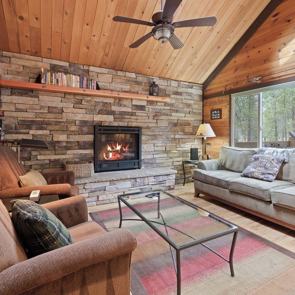Pole House 10 - Updated Cabin, SHARC, Hot Tub