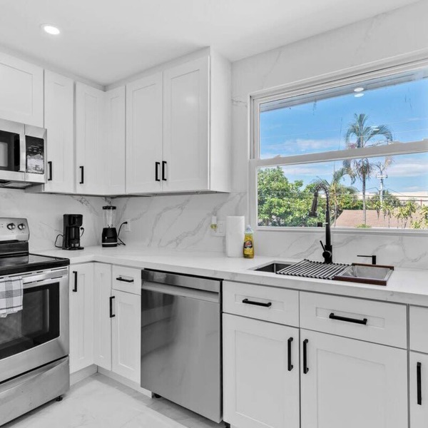 Pompano Gem < 1 mi to Beach & 12 Pickleball courts
