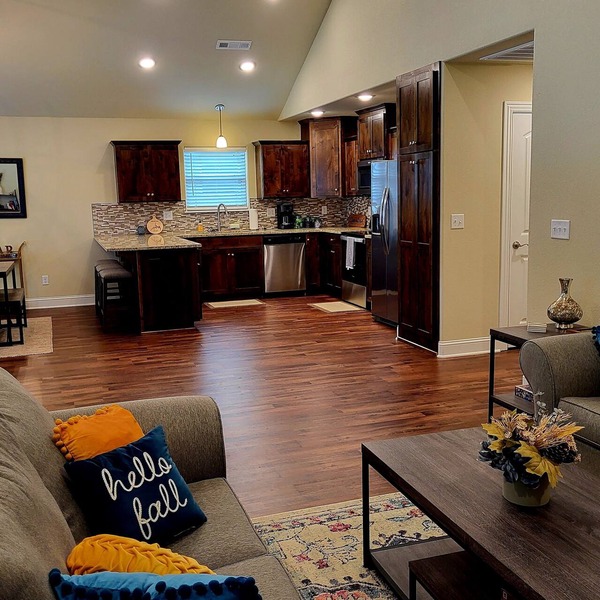 Pool Access and Pet Friendly Bungalow close to Eureka Springs!