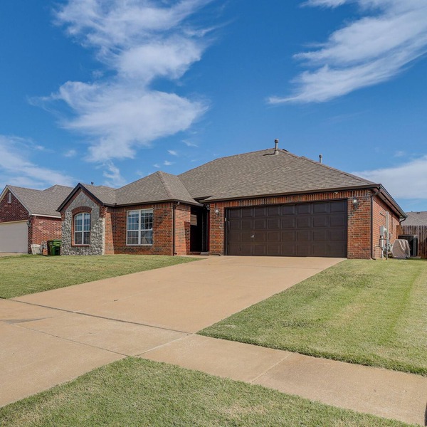 Pool Access: Newly Remodeled House in Broken Arrow