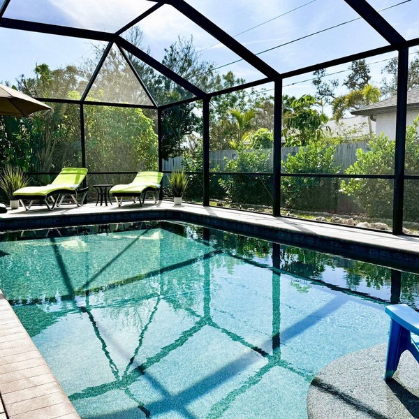Pool & Beach – Shark Teeth Hunting – Families welcome – Pool Heater included!