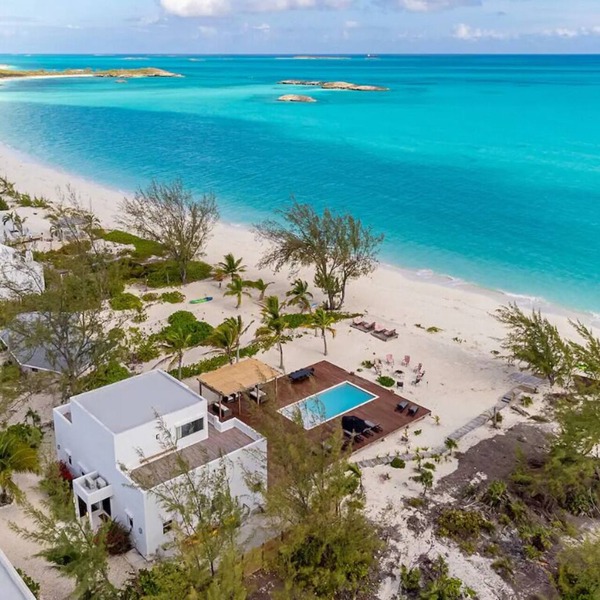 Pool, Beachfront Villa, 16 ppl, Chef, Boat tours, Starlink, BBQ