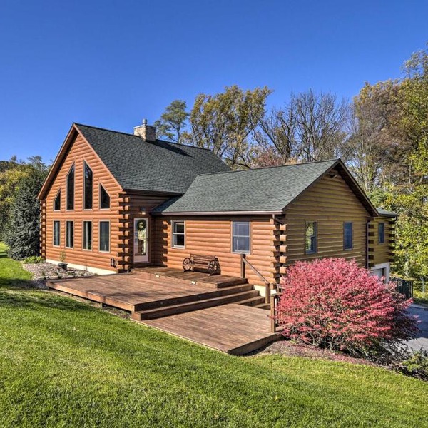Pool, Games + Sauna: Mount Joy Countryside Cabin