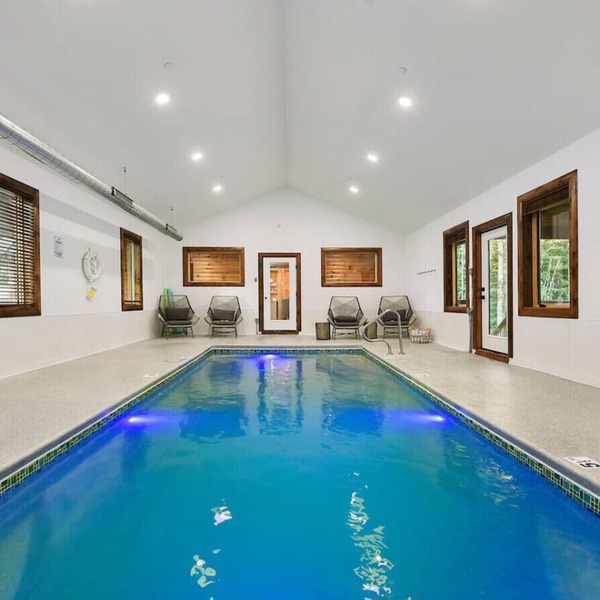 Pool, HotTub, FirePit, EVCharger, & Great Location