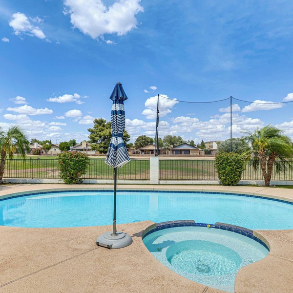 Pool & Mini Putting Green! Peoria Desert Oasis