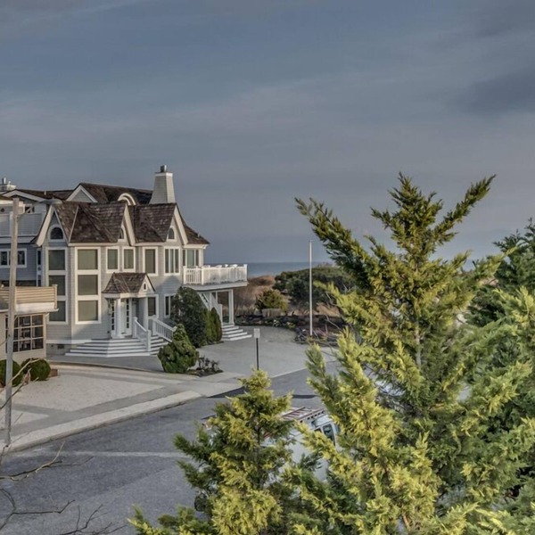POOL! OCEAN VIEWS! Sliders to a private deck with a view of the ocean. - 5 BED/3 BATH HOME