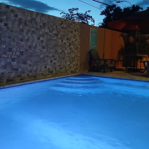 POOL PARTY HOUSE keep the family together fit 10 +