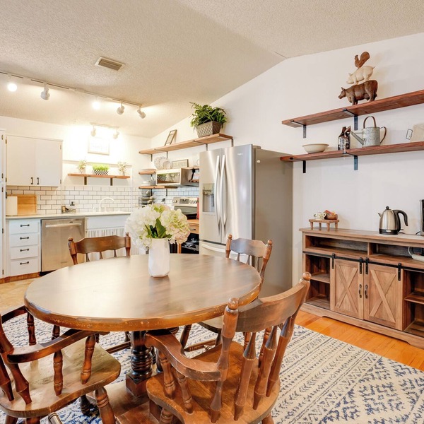 Pool & Patio Access: Breezy Getaway in Palm Harbor