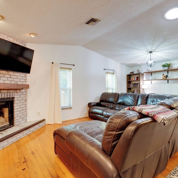 Pool & Patio Access: Breezy Getaway in Palm Harbor
