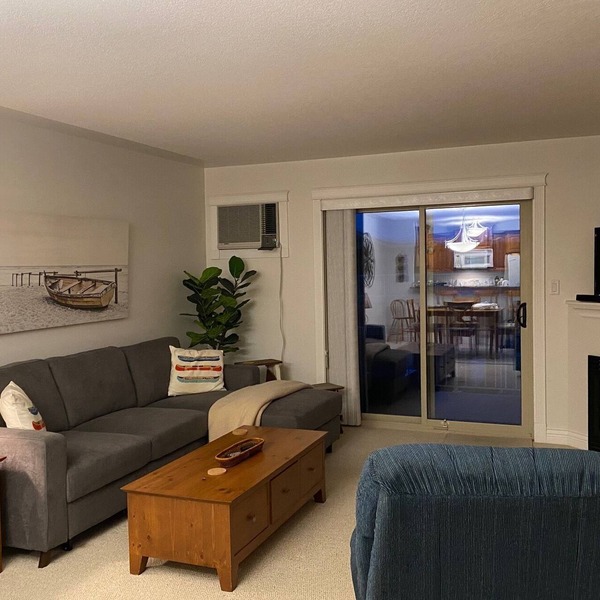 Poolside Condo at Beautiful Mabel Lake