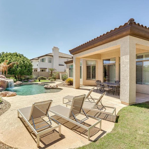 Poolside Dining! Family Home 5 Mi to Goodyear
