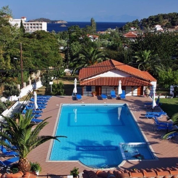 Poolside maisonette in Achladies