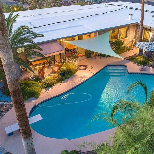 Poolside Oasis, Luscious Gardens, and Spacious 4-bedroom house in Tucson