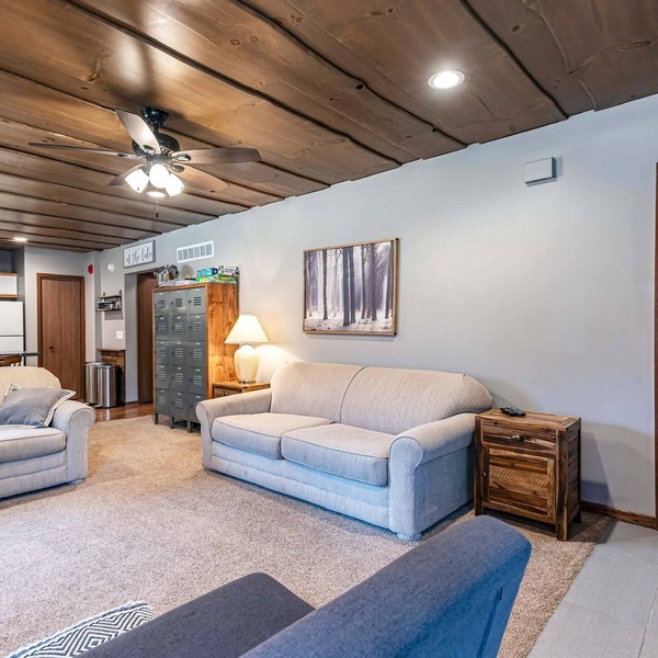 Poolside Villa on Lake Delton
