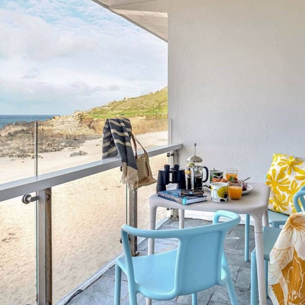 Porthmeor Beachfront Apartment With Stunning Views