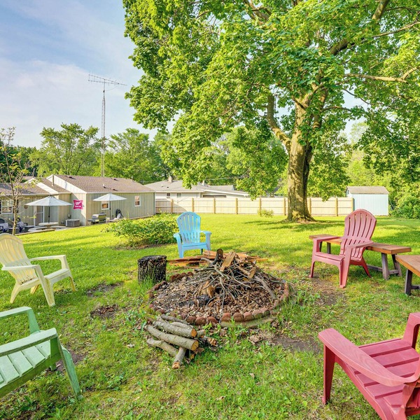 Powers Lake Gem: Peek-a-Boo Views & Beach Access
