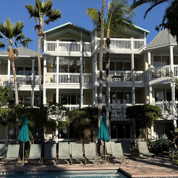 Premier resort overlooking the Gulf. Walk to Mallory Square, restaurants, beach.