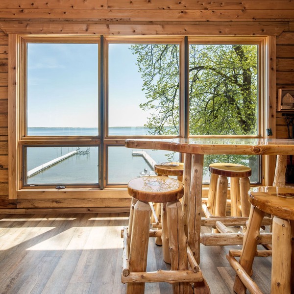 Premium Log Home: Lake, Sandy Beach, Sauna, Game room