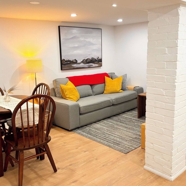 Premium Roncesvalles Village Retreat. 2Bdrm1Bath. New Reno with Garden Space