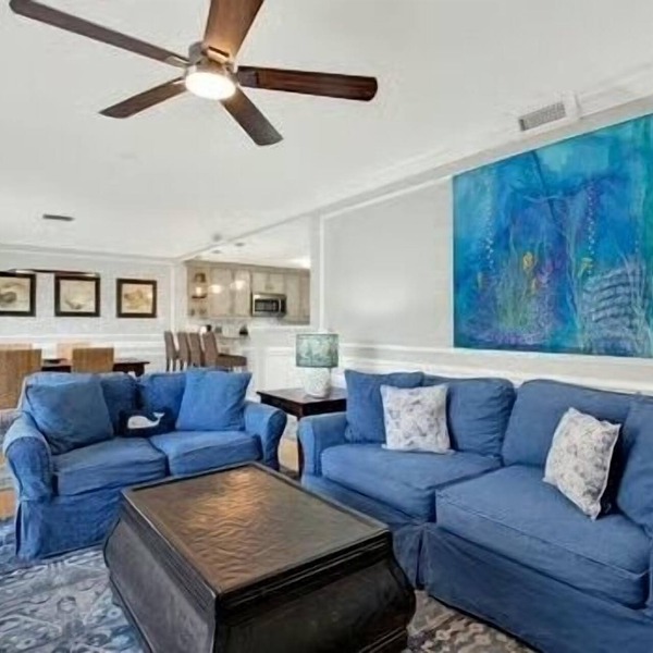 Premium South End Condo - Steps to Beach-beach chairs&umbrella 2BR 2BA. Sleeps 6