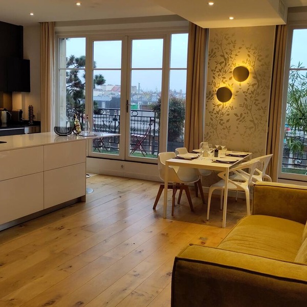 Prestigious apartment with terrace next to the Hotel de ville