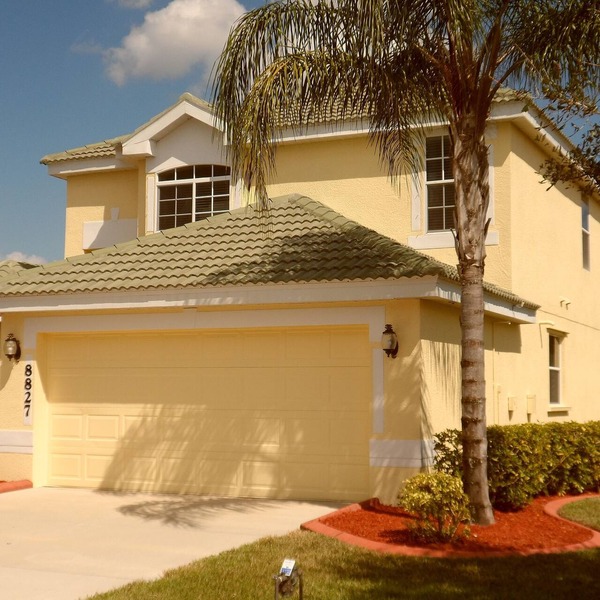 Prestigious Heritage Harbour With Large 32' X 16' Pool And Spa Overlooking Lake