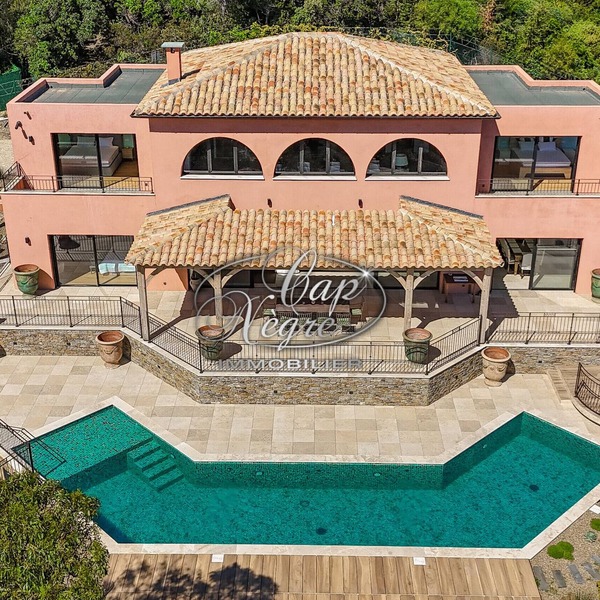 Prestigious property with a pool and panoramic sea view in Cap Nègre