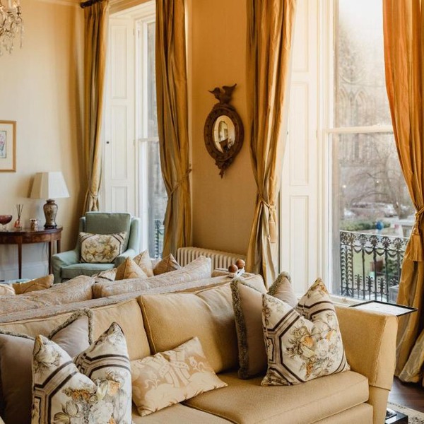 Prestigious Townhouse close to Princes Street