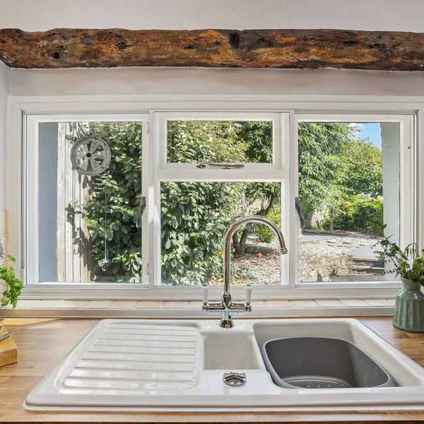 Pretty 2 bed cottage & garden, Torrington