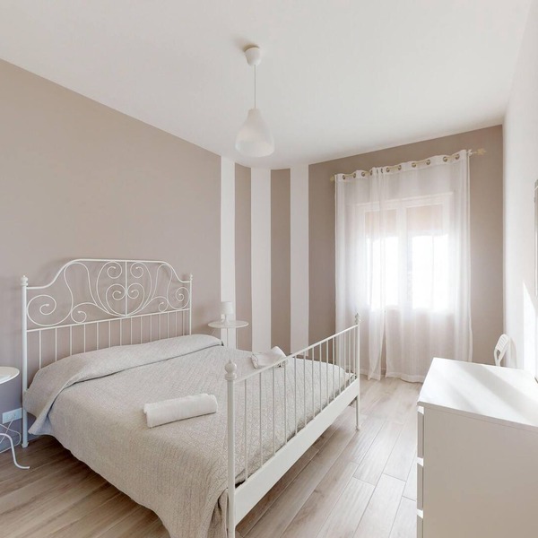 Pretty apartment with sea views and wifi / parking