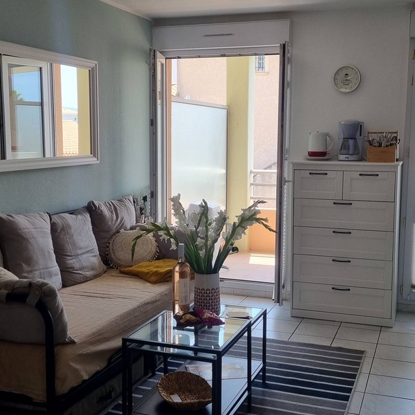 PRETTY STUDIO quiet, well located for the beaches of St Raphael and Frejus