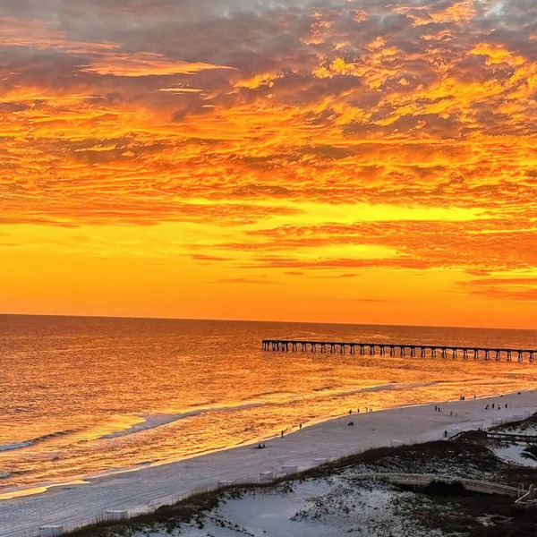 Prime Beachfront Condo w/Resort Amenities