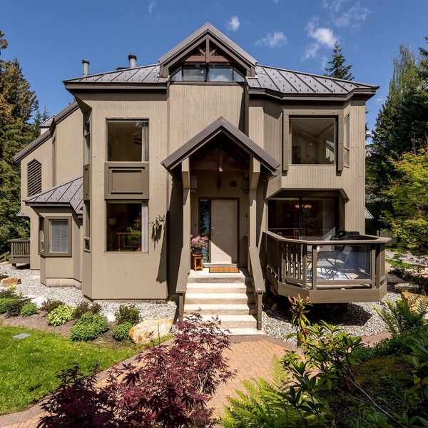 Prime Central Location | 5BR | Walk to Village/Lifts | Free Parking | Managed by Aloha Whistler
