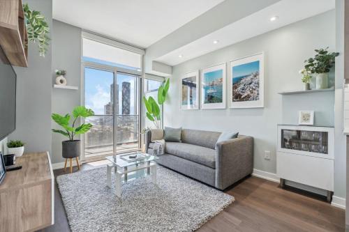 Prime Downtown Condo - St Lawrence Parking