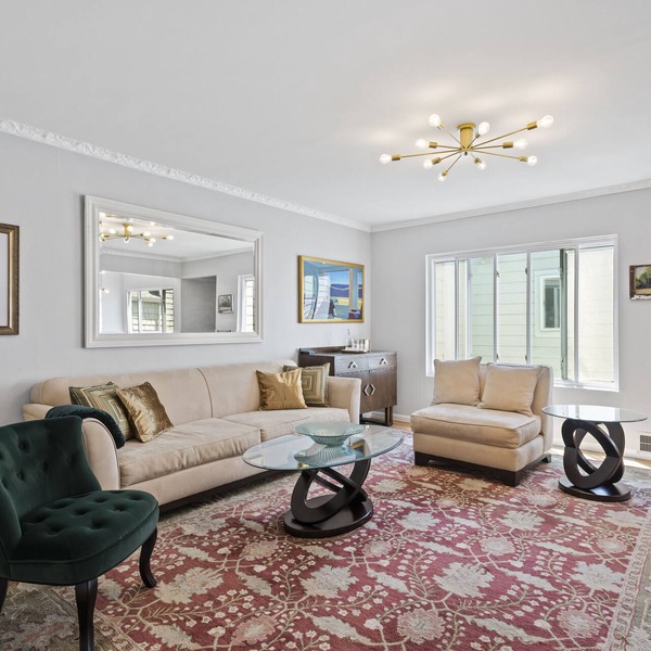 Prime Mid Century Flat in the Castro, In Unit Laundry, On Site Parking.