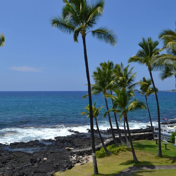 Prime Oceanfront Kona Reef Vacation Condo - D Building