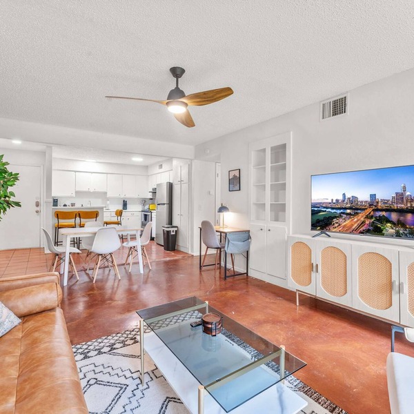 Prime Soco Airy 1BR King Suite w Pool Parking