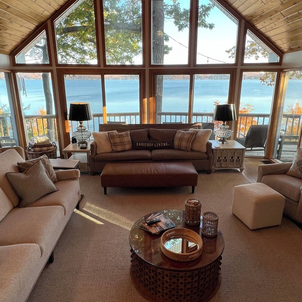 PRIME SUMMER & FALL OPENINGS-BEAUTIFUL LAKE RETREAT-SLEEPS 20