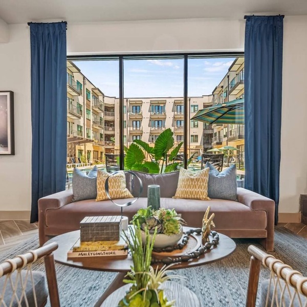 Prime West Downtown Studio w Washer Dryer