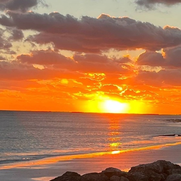 Pristine white sand beachfront condo in Freeport, Grand Bahama. New Owners.