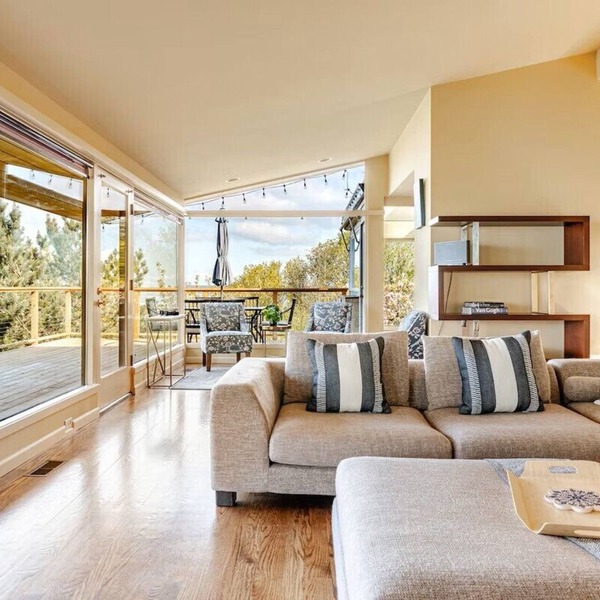 Pritchard's Perch - private 2.5 acre in-city property, views from every room!